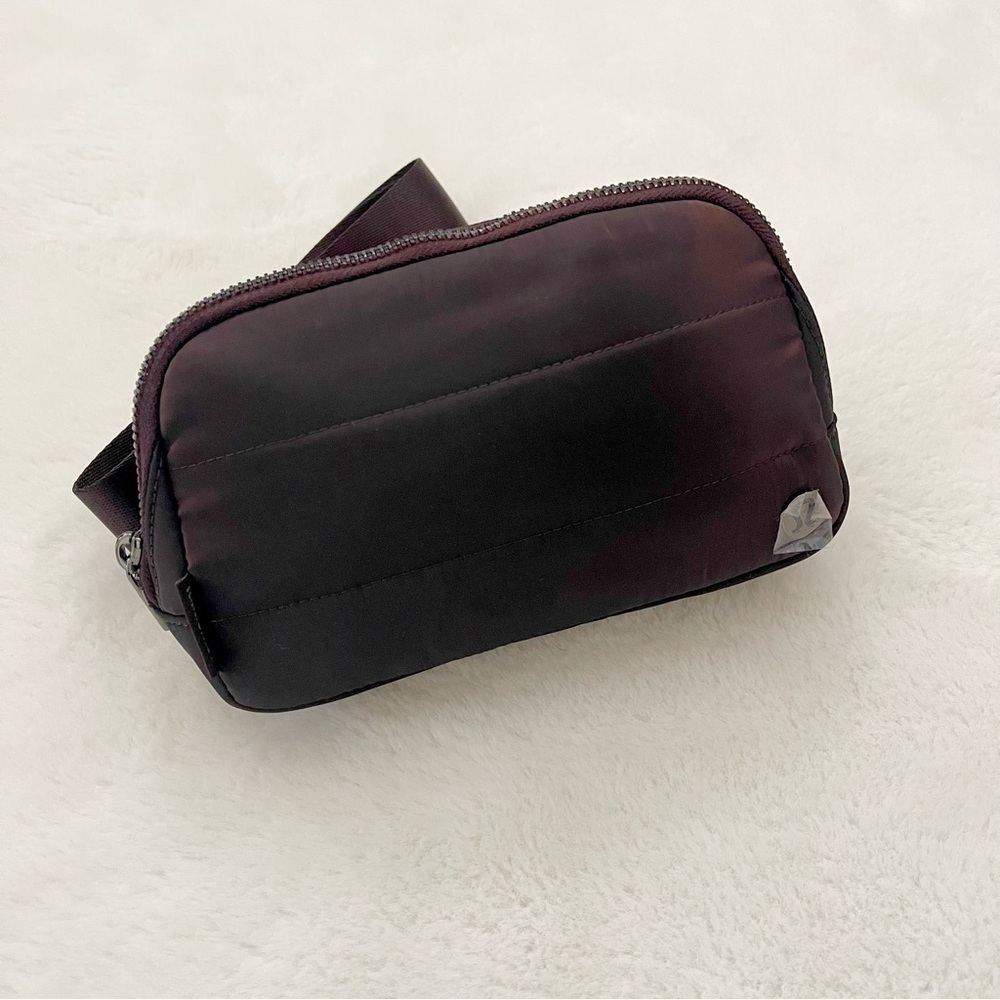 Lululemon Everywhere Belt Bag Wunder Puff Iridescent - Picture 4 of 12